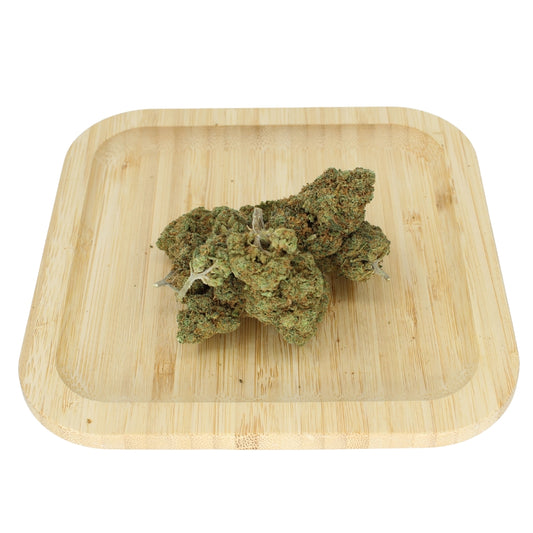 Weitwinkelaufnahme der CBD Blüte Fruitcake – fruchtig-süßes Aroma mit entspannendem Charakter