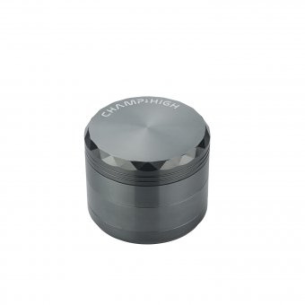 Weitwinkelaufnahme des Champ High Aluminium Grinders – 4-teilig, Ø 63 mm, hochwertige Verarbeitung, silber