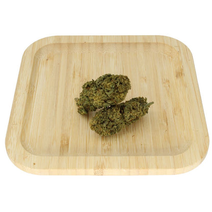 Weitwinkelaufnahme der H2 Blüte Og Kush – kräftiges, klassisches Kush-Aroma